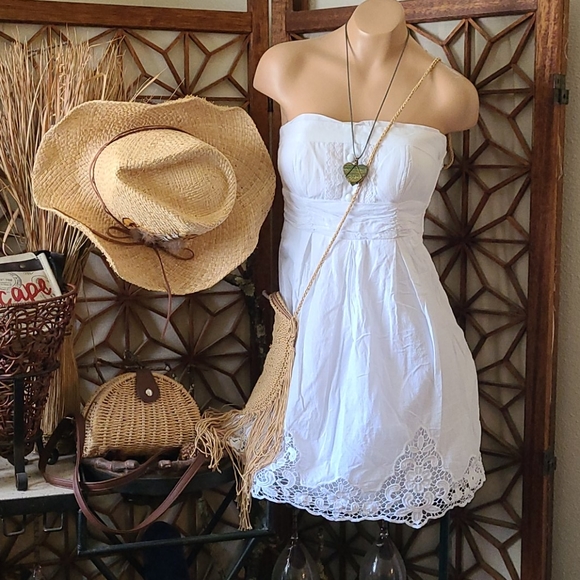 SUMMER BEAUTIFUL WHITE LACE MINI STRAPLESS 3 DRESS - Picture 12 of 16